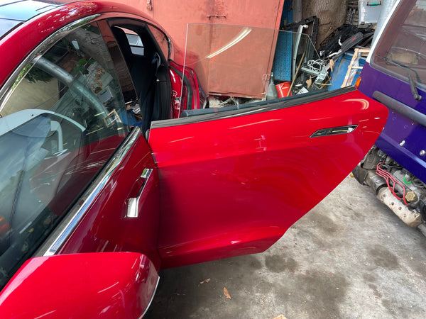 【TESLA MODEL S 車門把手為什麼常常無法彈出?】有什麼方法可以解決?